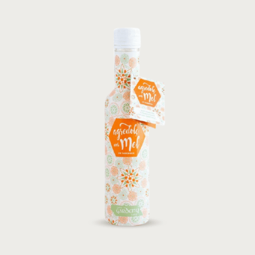 Flesje Badia Oranjebloesem, een Catalaans zoetzuur condiment van muskaatwijnazijn en oranjebloesemhoning.